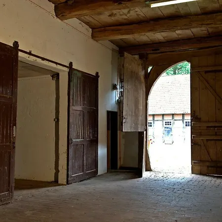 Art Land Apartment *